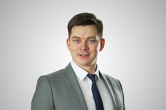 Алексей Жданов - старший партнер с опытом 12 лет